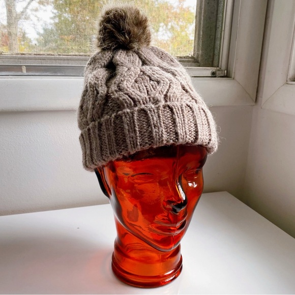 ❄️ H&M GREY WOOL BLEND FAUX FUR POM POM CABLE KNIT WINTER HAT! - Picture 4 of 14